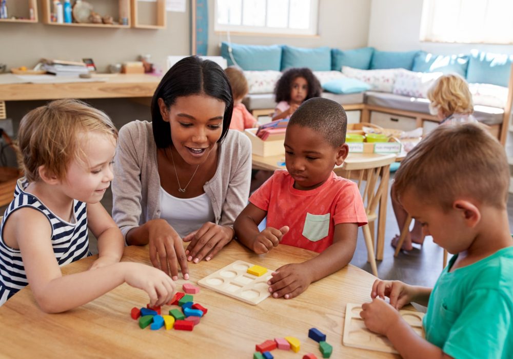 preschoolers-with-teacher